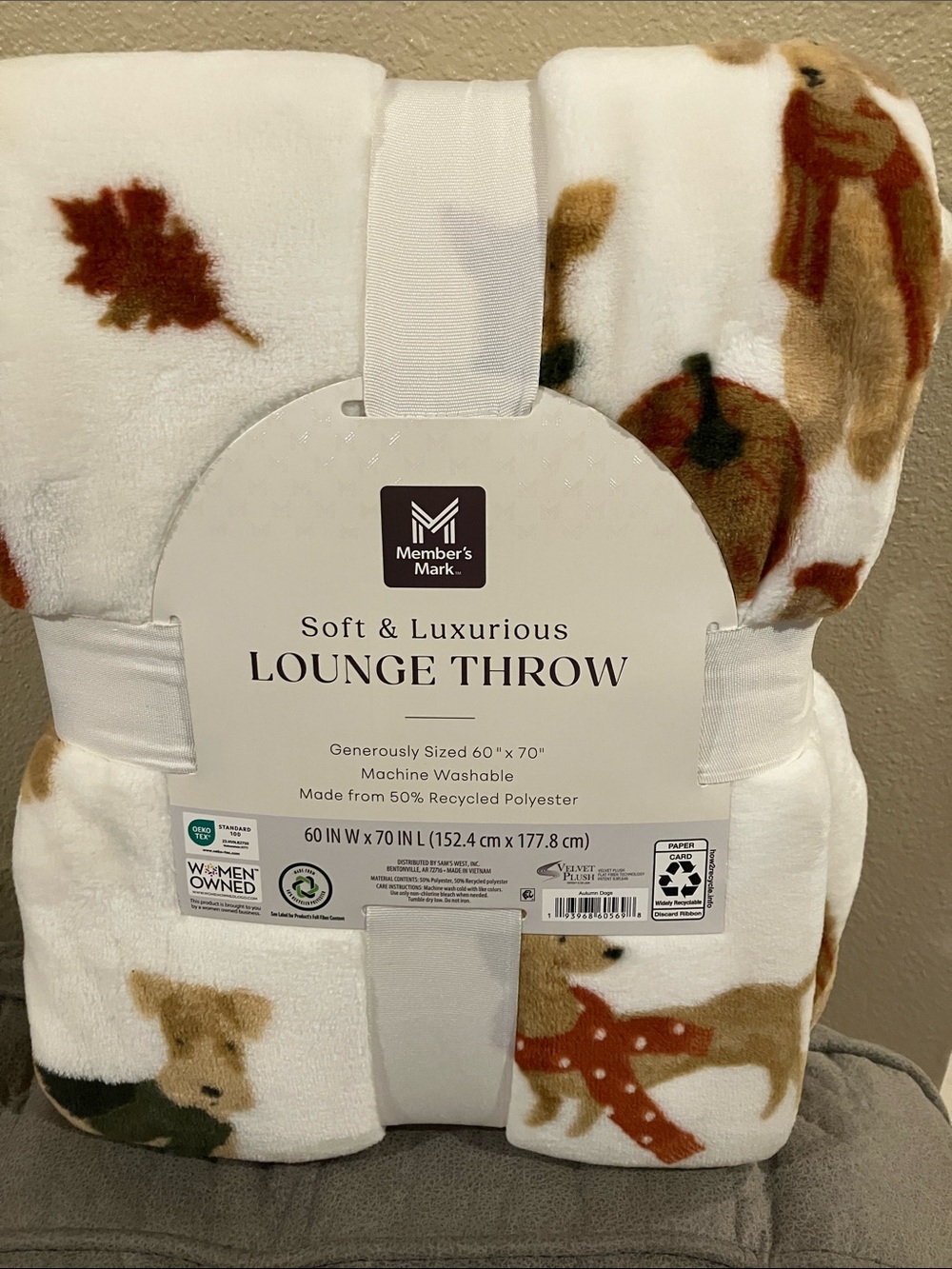 Member's Mark Cream Autumn Animal Lounge Throw